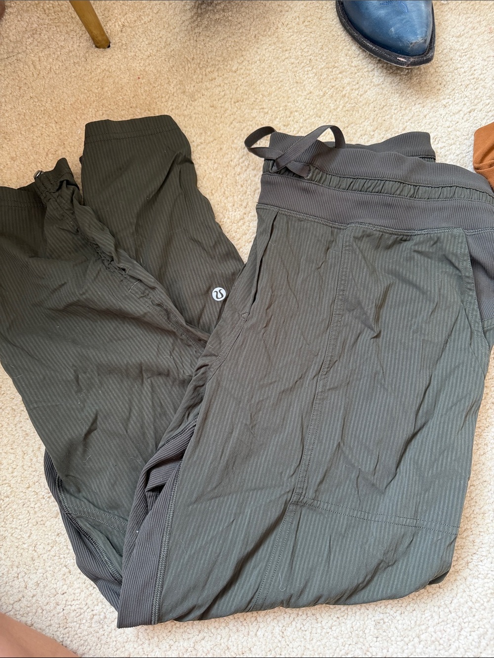 lululemon athletica olive green ribbed joggers